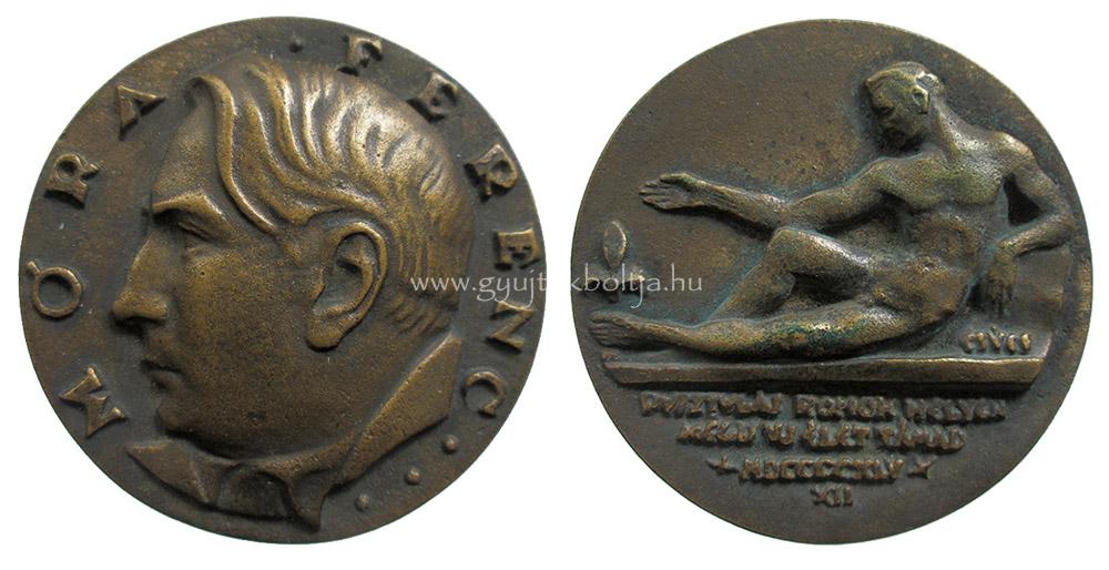 Cs�cs Ferenc: M�ra Ferenc / Pusztul�s romok hely�n m�gis �j �let t�mad /1945/
